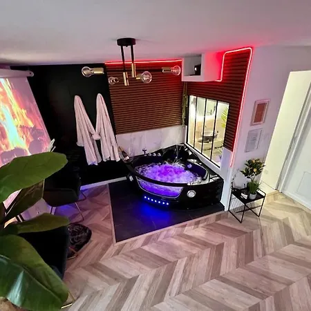 Apartment Black Love-room - Balneo - Cinema Souppes-sur-Loing
