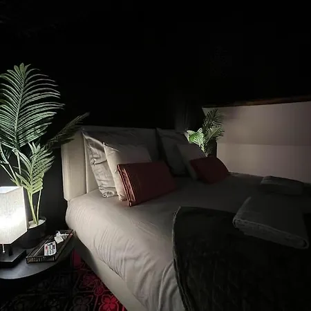 Black Love-room - Balneo - Cinema Apartment Souppes-sur-Loing