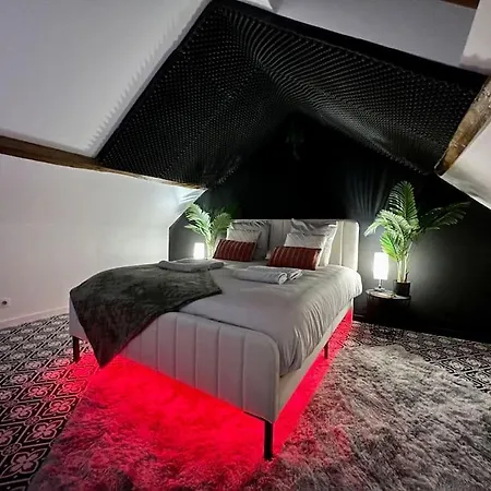 Black Love-room - Balneo - Cinema Apartment