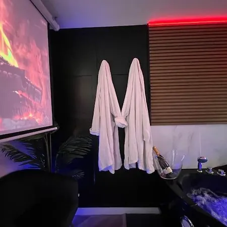 Black Love-room - Balneo - Cinema *
