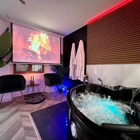 Black Love-room - Balneo - Cinema Apartment *