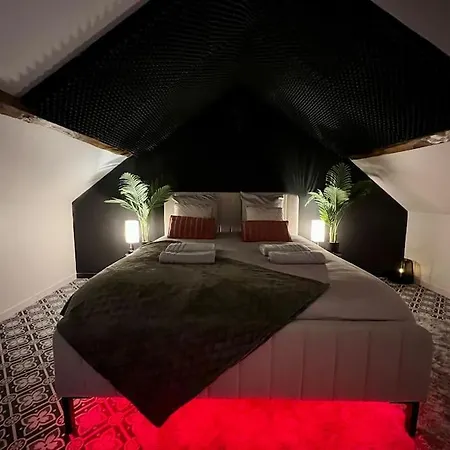 Apartment Black Love-room - Balneo - Cinema Souppes-sur-Loing
