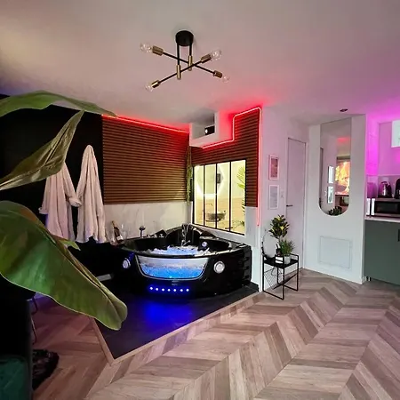 Apartment Black Love-room - Balneo - Cinema